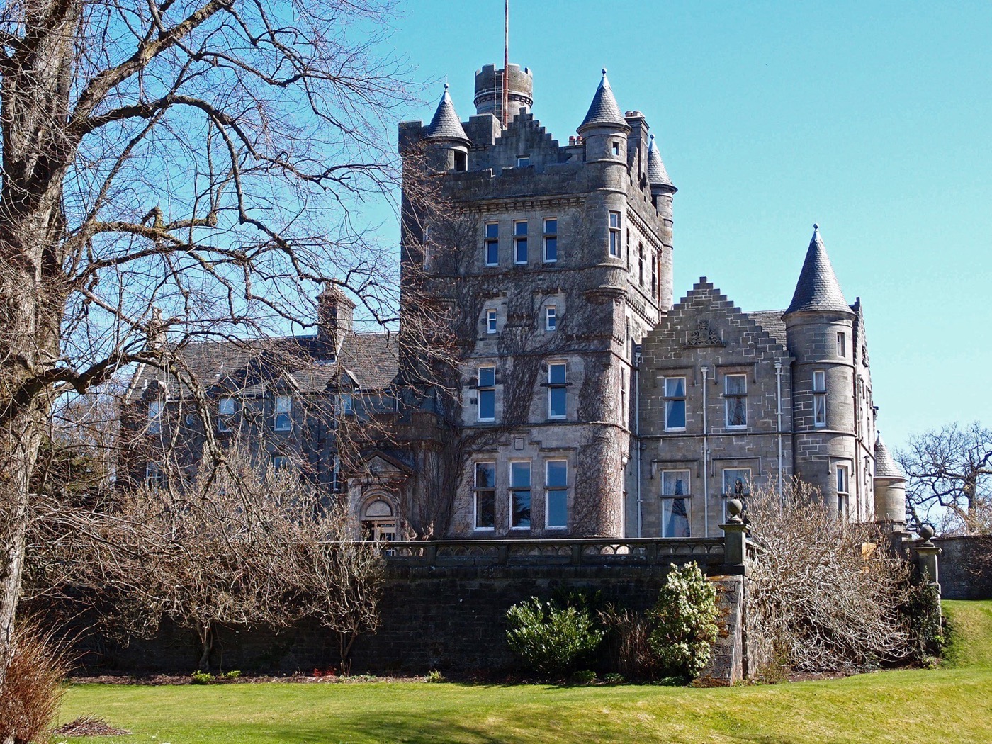 Houston House, Renfrewshire, built for the Speirs family on the site of the old Houston estate, sold out of the family's hands in 1740. Photograph by wfmillar; 